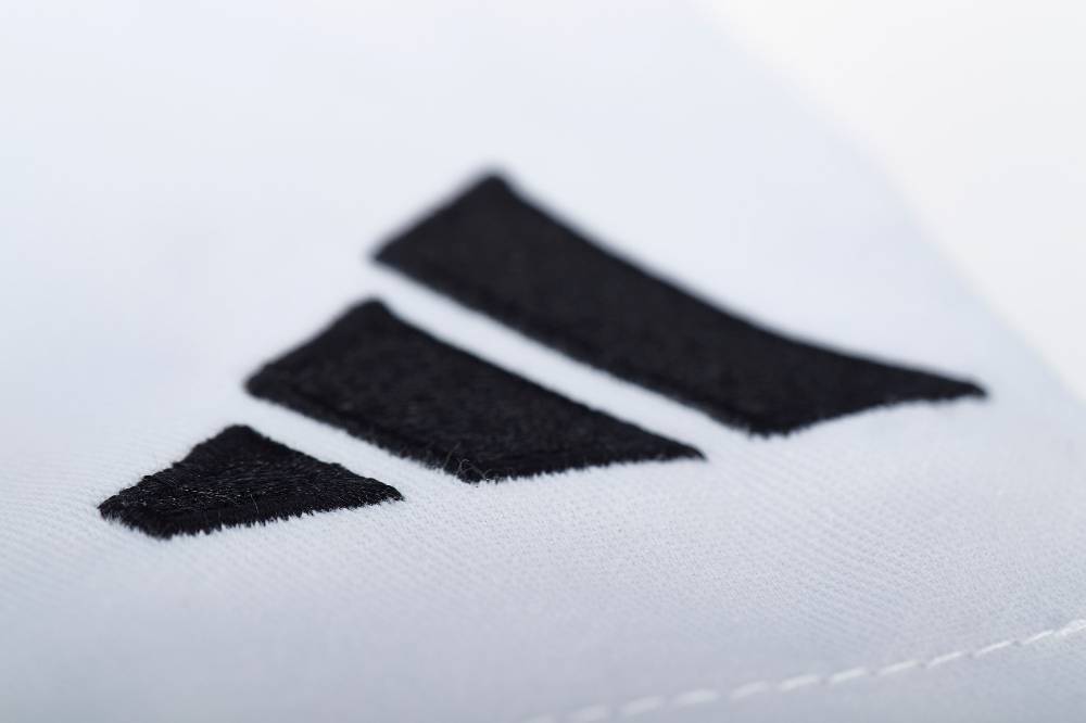 Ju Sports adidas Judo-Anzug Contest weiß/schwarze Streifen, J650 50% Rabatt für begrenzte Zeit