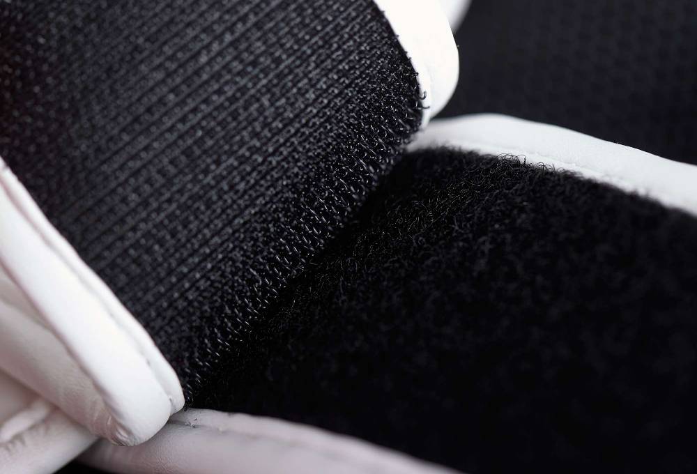 Ju Sports adidas Super-Pro Schienbein-Spannschutz weiß, adiSGSS011 Exklusivangebot