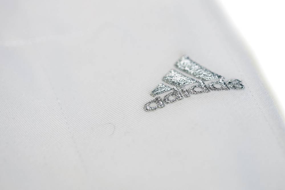 Ju Sports adidas Judo-Anzug Millenium weiß/silbernes Logo, J990 Rabatt