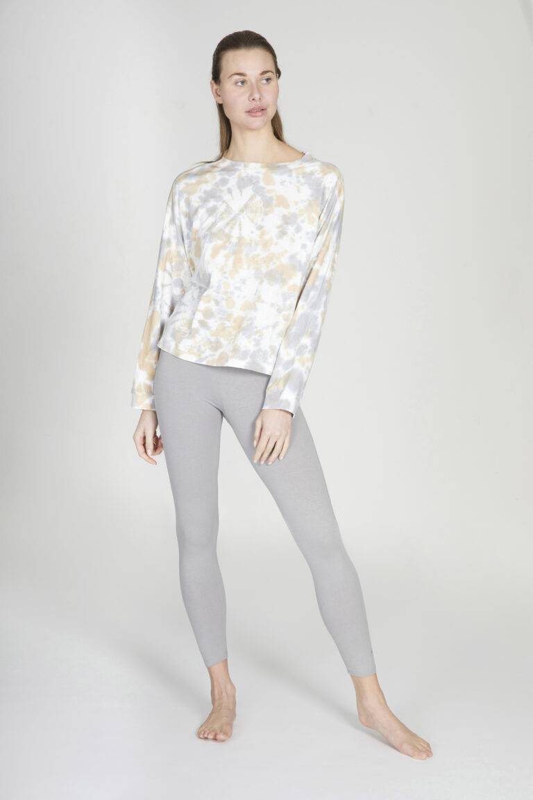 Kismet Yogastyle Harleen Sweater stone sand batik Top Angebot