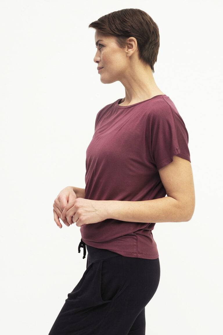 Kismet Yogastyle Manavi Tee ruby 50% Rabatt für begrenzte Zeit