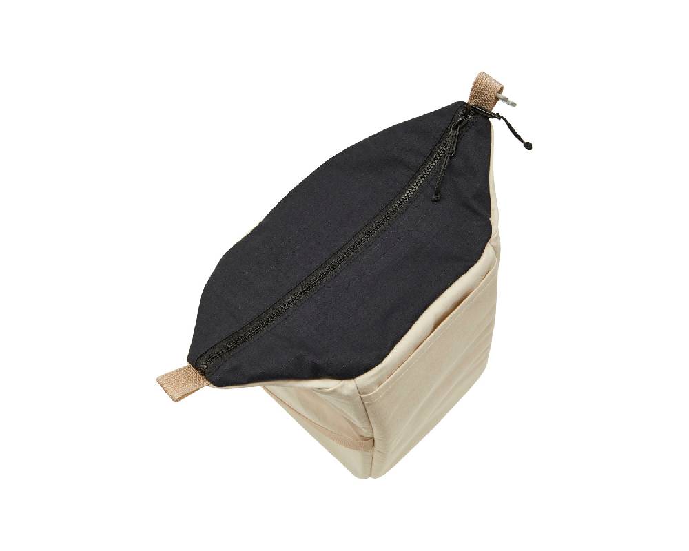 Nordisk Gjern boxy bag High High Sandshell Im Verkauf