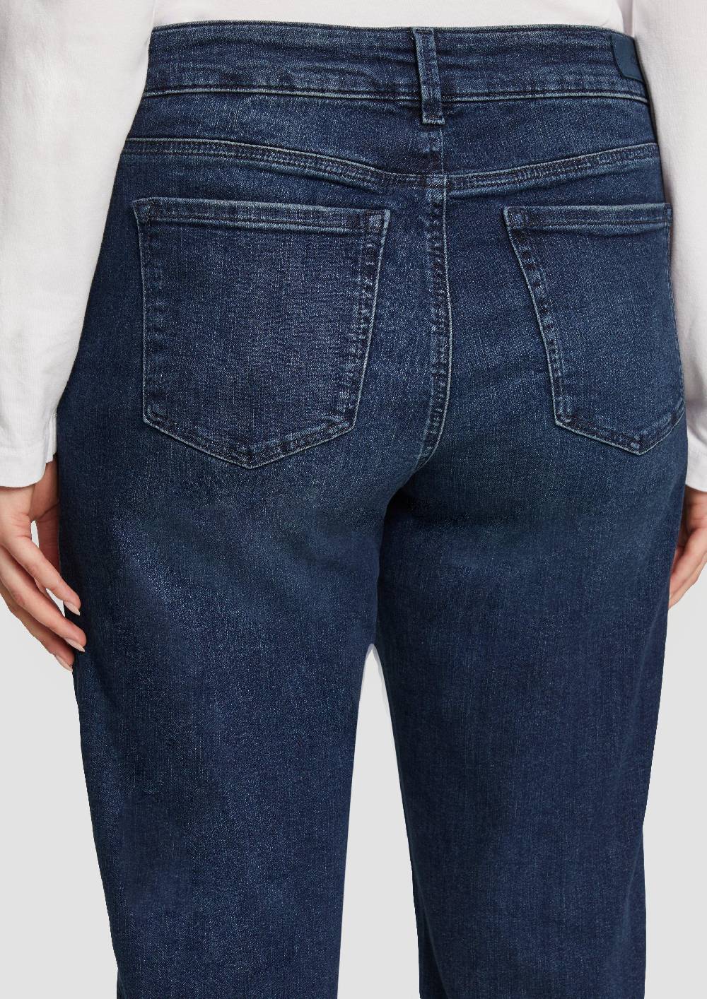 s.Oliver Jeans / Curvy Fit / Mid Rise / Semi Wide Leg Exklusive Angebote