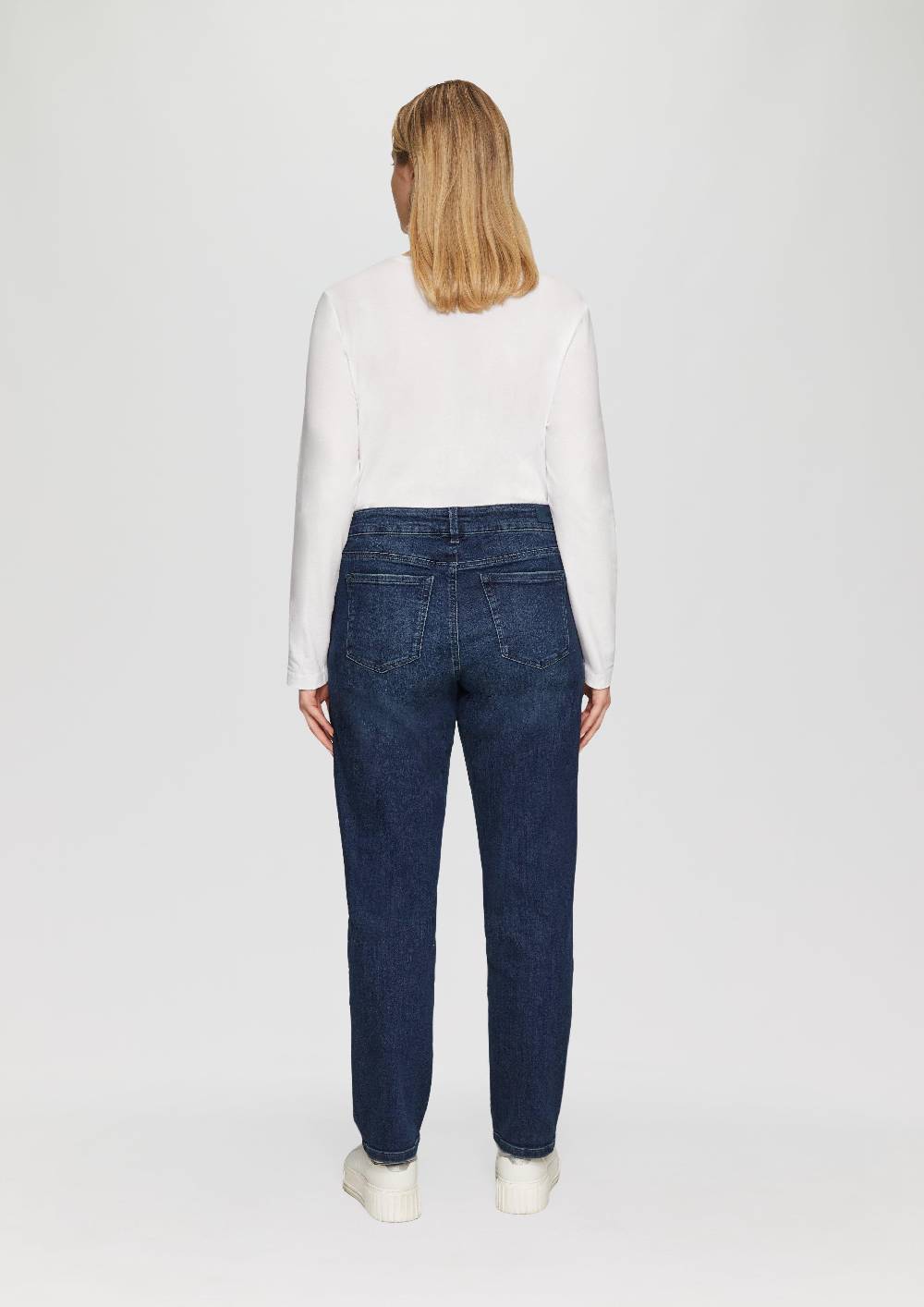 s.Oliver Jeans / Curvy Fit / Mid Rise / Semi Wide Leg Exklusive Angebote