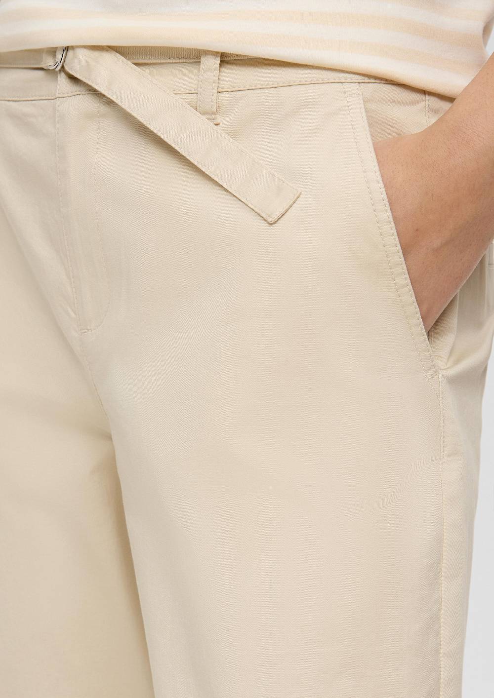 s.Oliver Chino mit Gürtel aus Baumwollstretch Cyber Monday