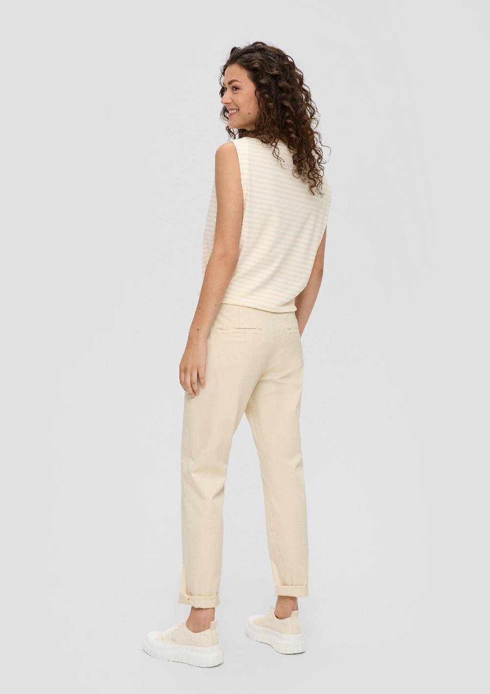 s.Oliver Chino mit Gürtel aus Baumwollstretch Cyber Monday