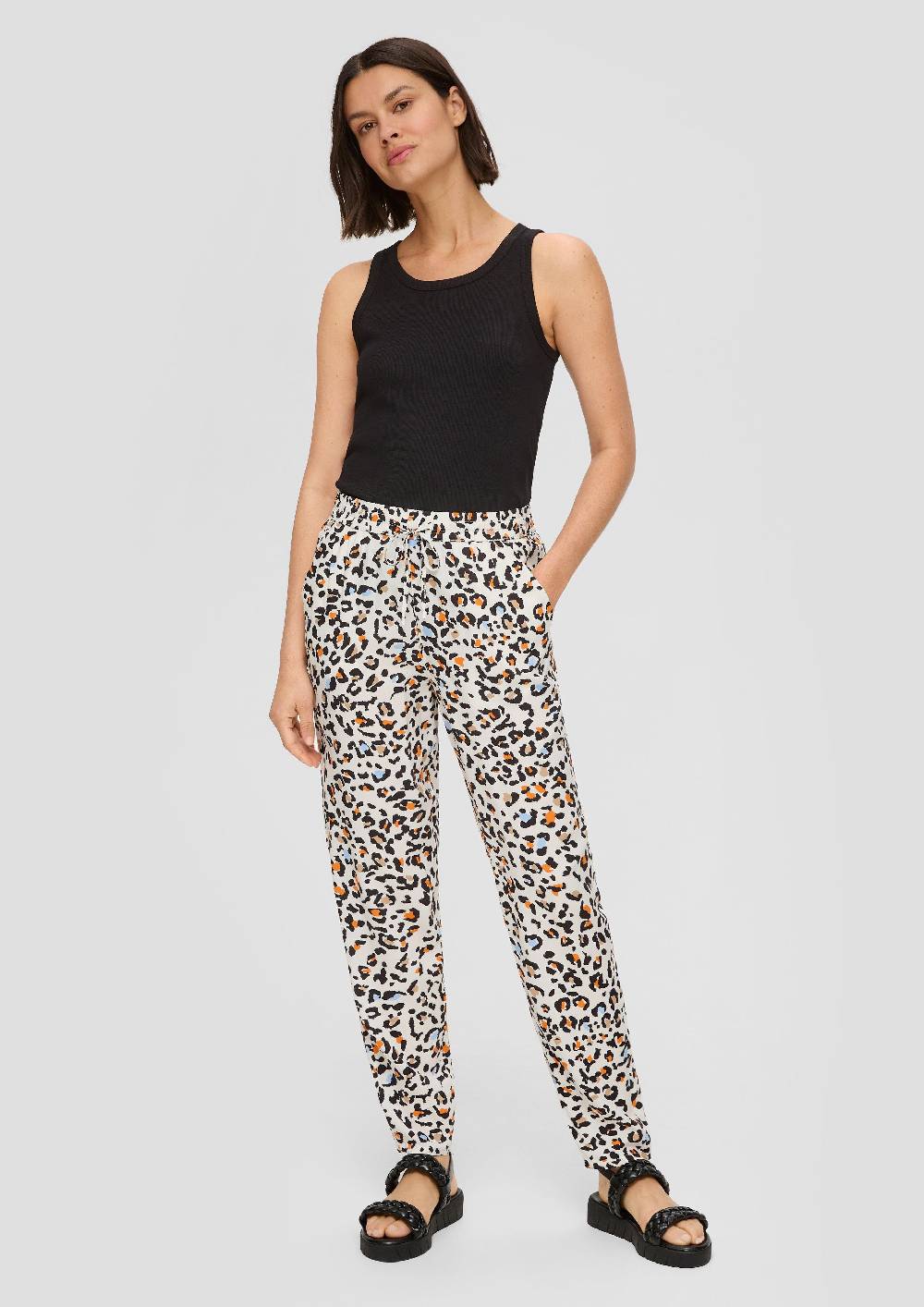 s.Oliver Hose aus reiner Viskose mit Artwork-Print Blitzangebot