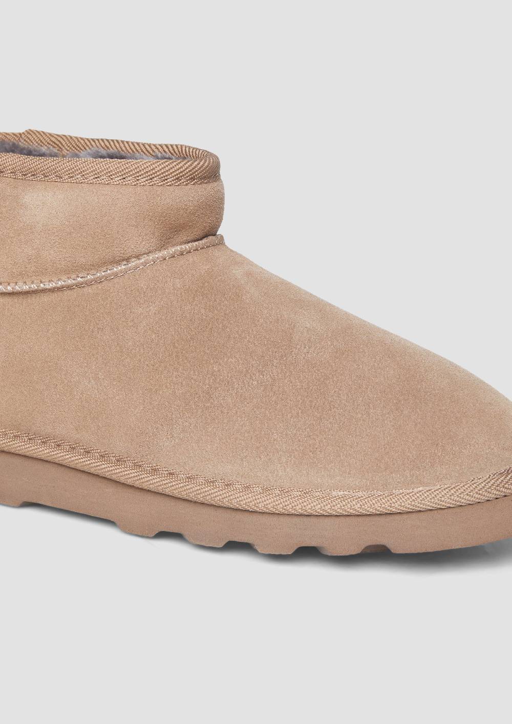 s.Oliver Flache Stiefel aus Leder Große Rabatte