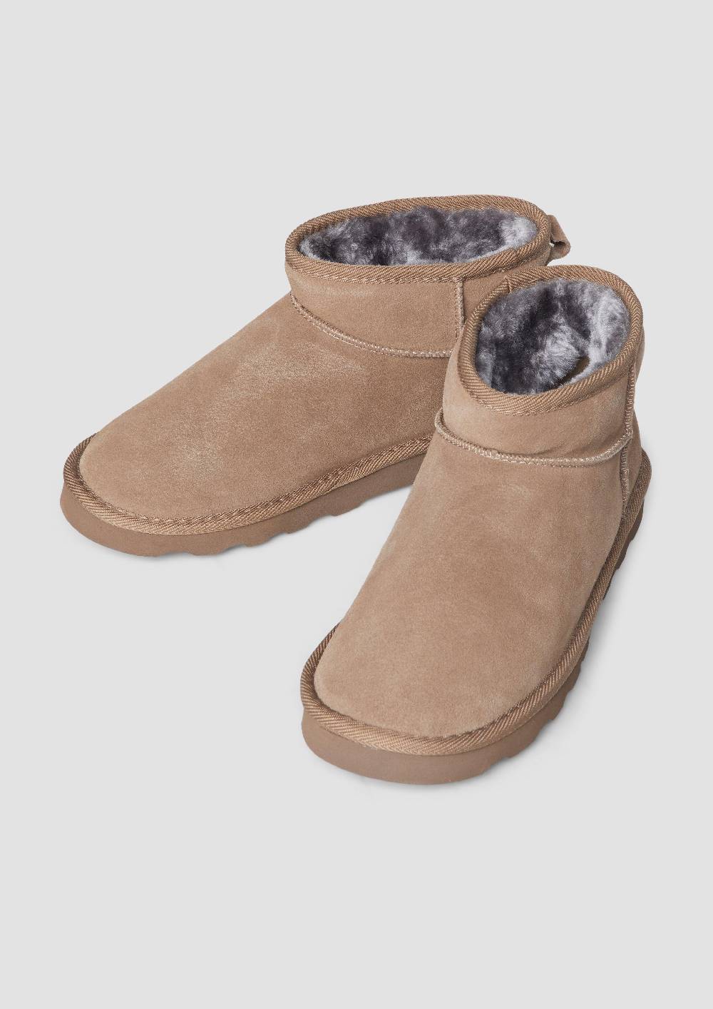 s.Oliver Flache Stiefel aus Leder Große Rabatte