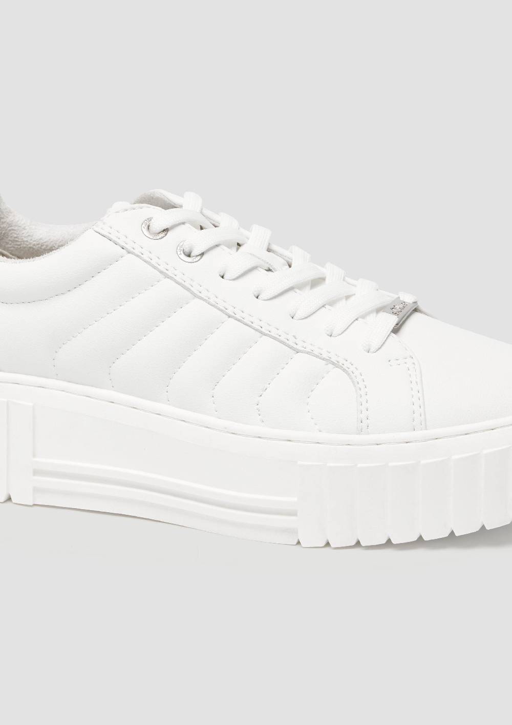 s.Oliver Plateausneaker mit Kontrastsohle Riesige Ersparnisse