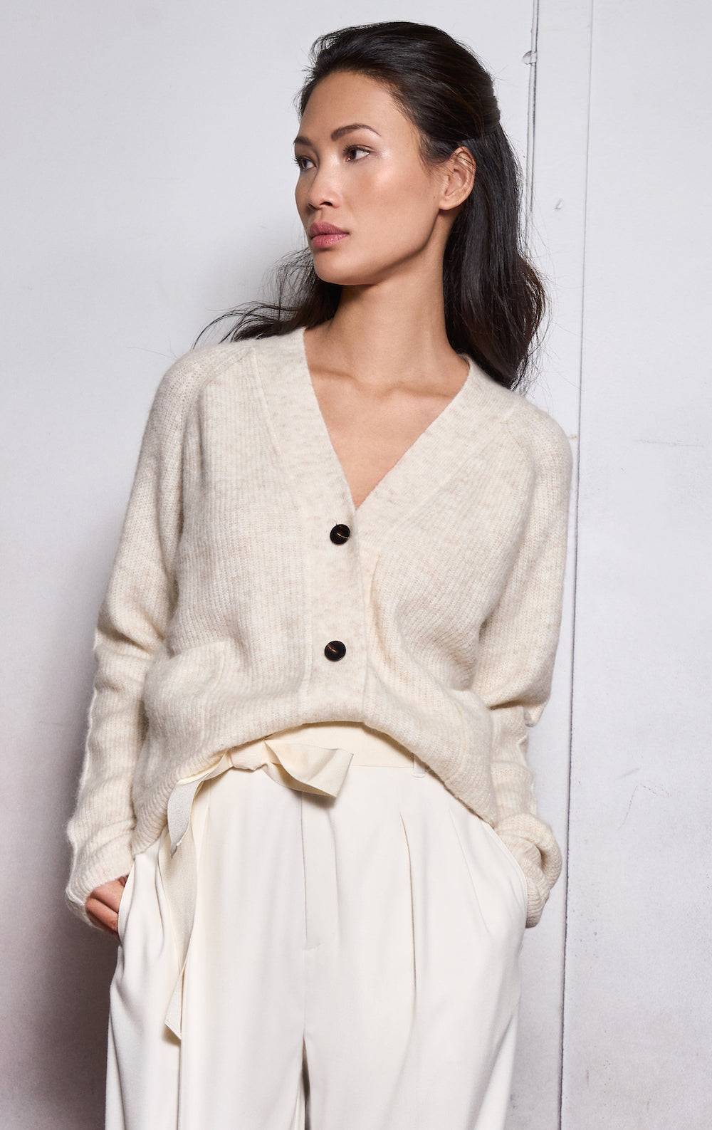 Spoon Golf Short V-Neck Knit Cardigan Bis zu 50% Rabatt