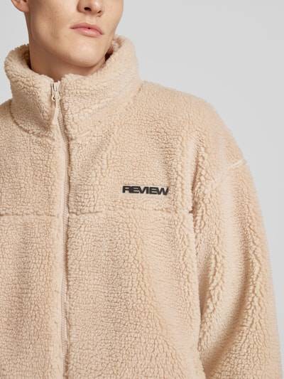 Peek & Cloppenburg REVIEWFleecejacke mit Label-Detail in ecru Letzte 3 Tage