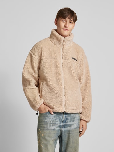 Peek & Cloppenburg REVIEWFleecejacke mit Label-Detail in ecru Letzte 3 Tage