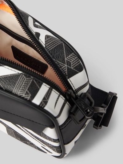 Peek & Cloppenburg LacosteUmhängetasche mit Label-Prägung in black Sonderangebot der Fabrik