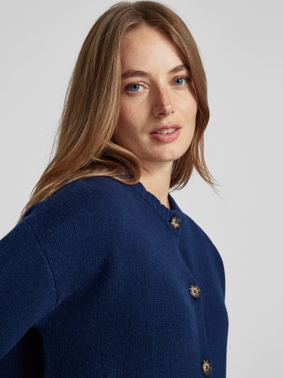 Peek & Cloppenburg Christian Berg WomanStrickjacke aus Wolle mit Rundhalsausschnitt in dunkelblau Zeitlich begrenztes Angebot