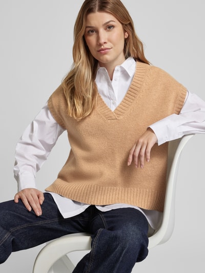 Peek & Cloppenburg Christian Berg WomanPullunder aus Lanawolle mit V-Ausschnitt in camel Letzte 2 Tage