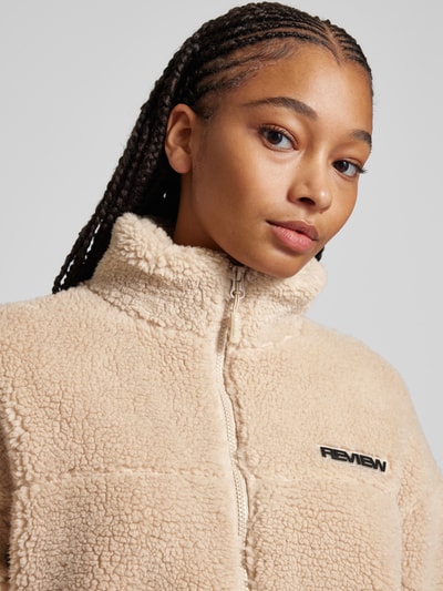 Peek & Cloppenburg ReviewSherpa Jacket mit Label-Patch in ecru Valentinstagsangebot