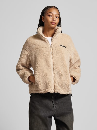 Peek & Cloppenburg ReviewSherpa Jacket mit Label-Patch in ecru Valentinstagsangebot