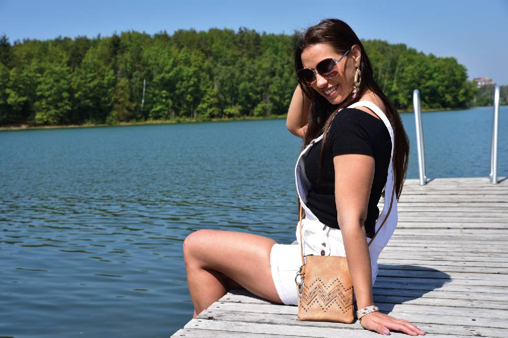 Stylebreaker Mini Umhängetasche mit ZickZack Cutout und Nieten Blitzangebot