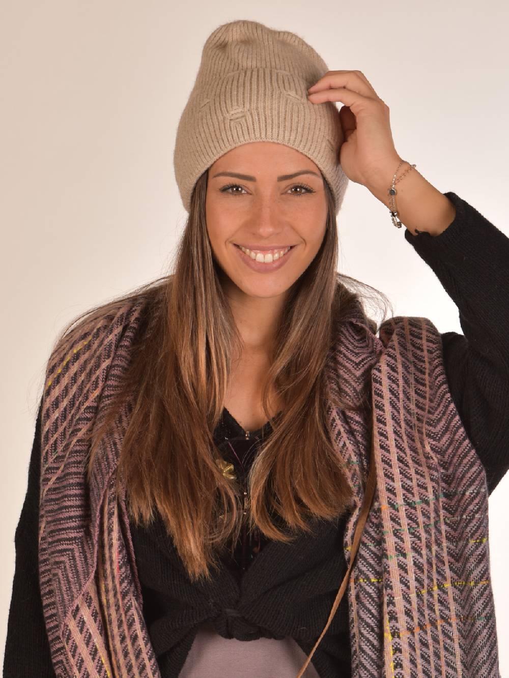 Stylebreaker Strickmütze mit Rippenmuster und Rissen Kostenlose Rückgabe