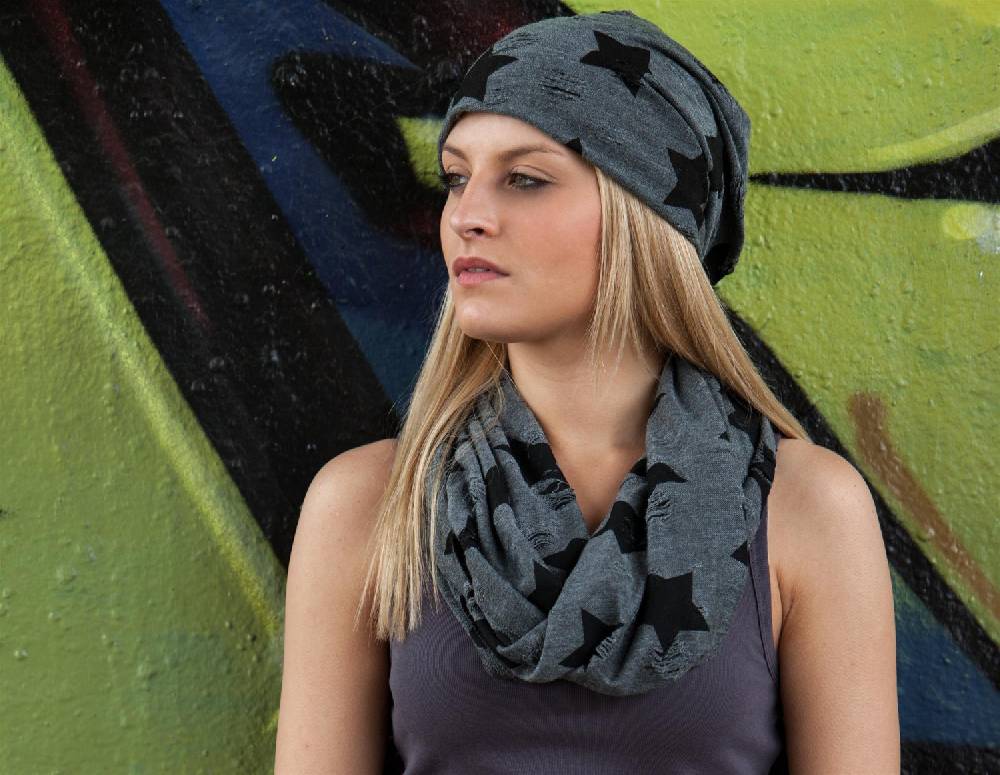 Stylebreaker Beanie mit Sterne & Punkte Muster Nur noch ein Tag übrig
