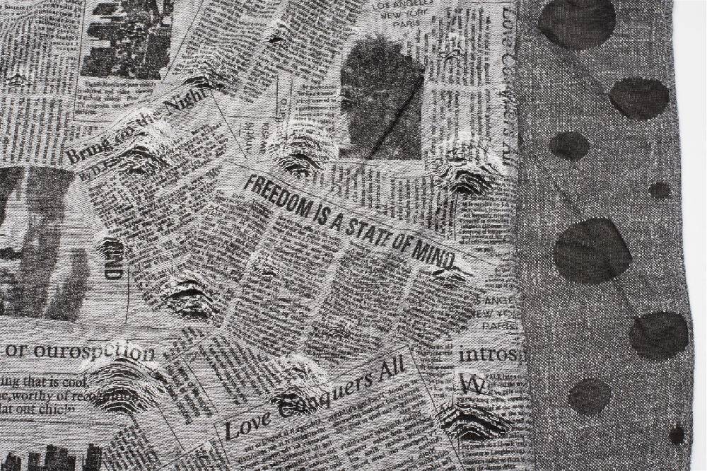 Stylebreaker Loop mit Newspaper Print Bis zu 60% Rabatt