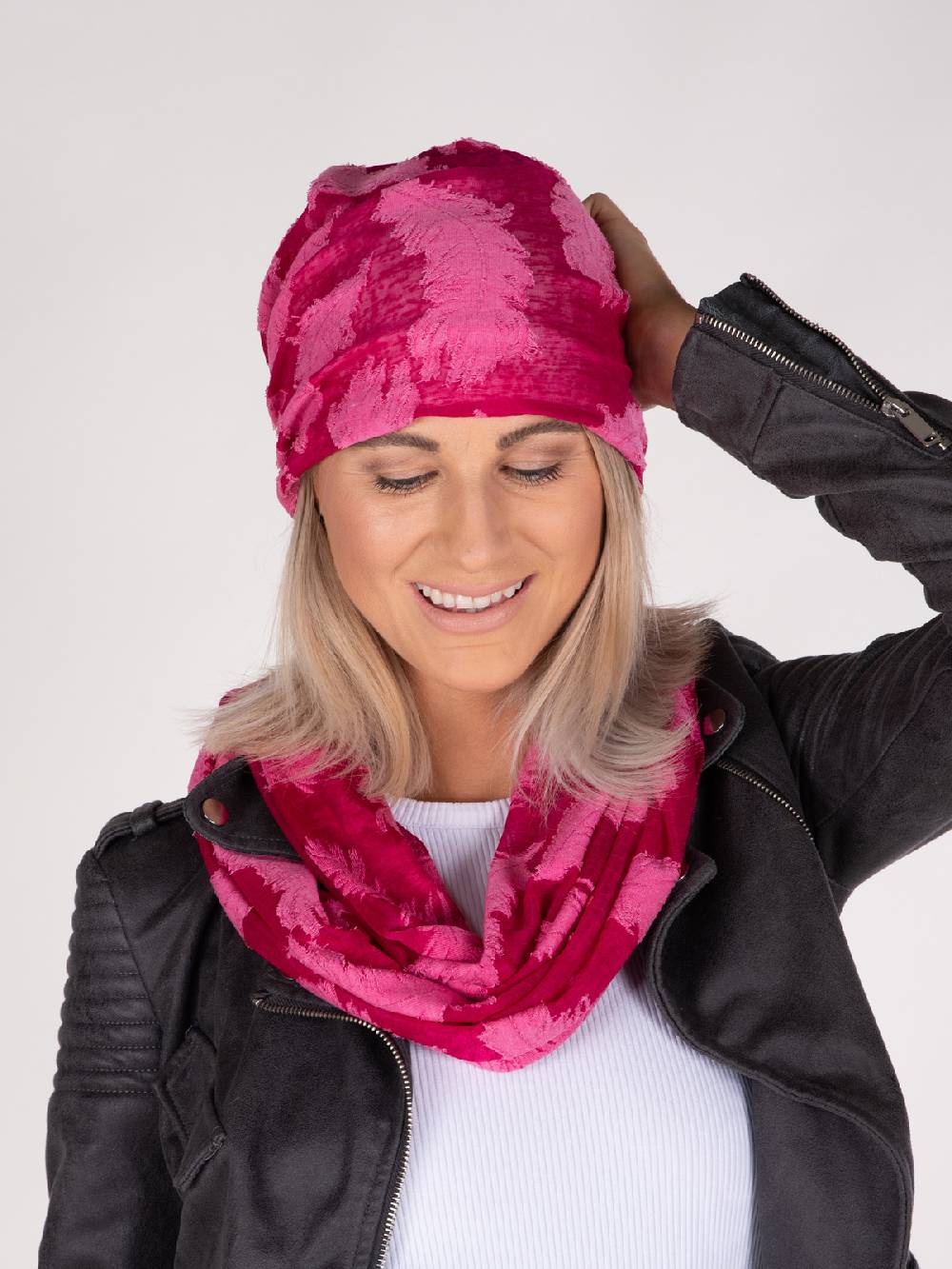 Stylebreaker Beanie mit Feder Muster Begrenzt auf 3 Tage