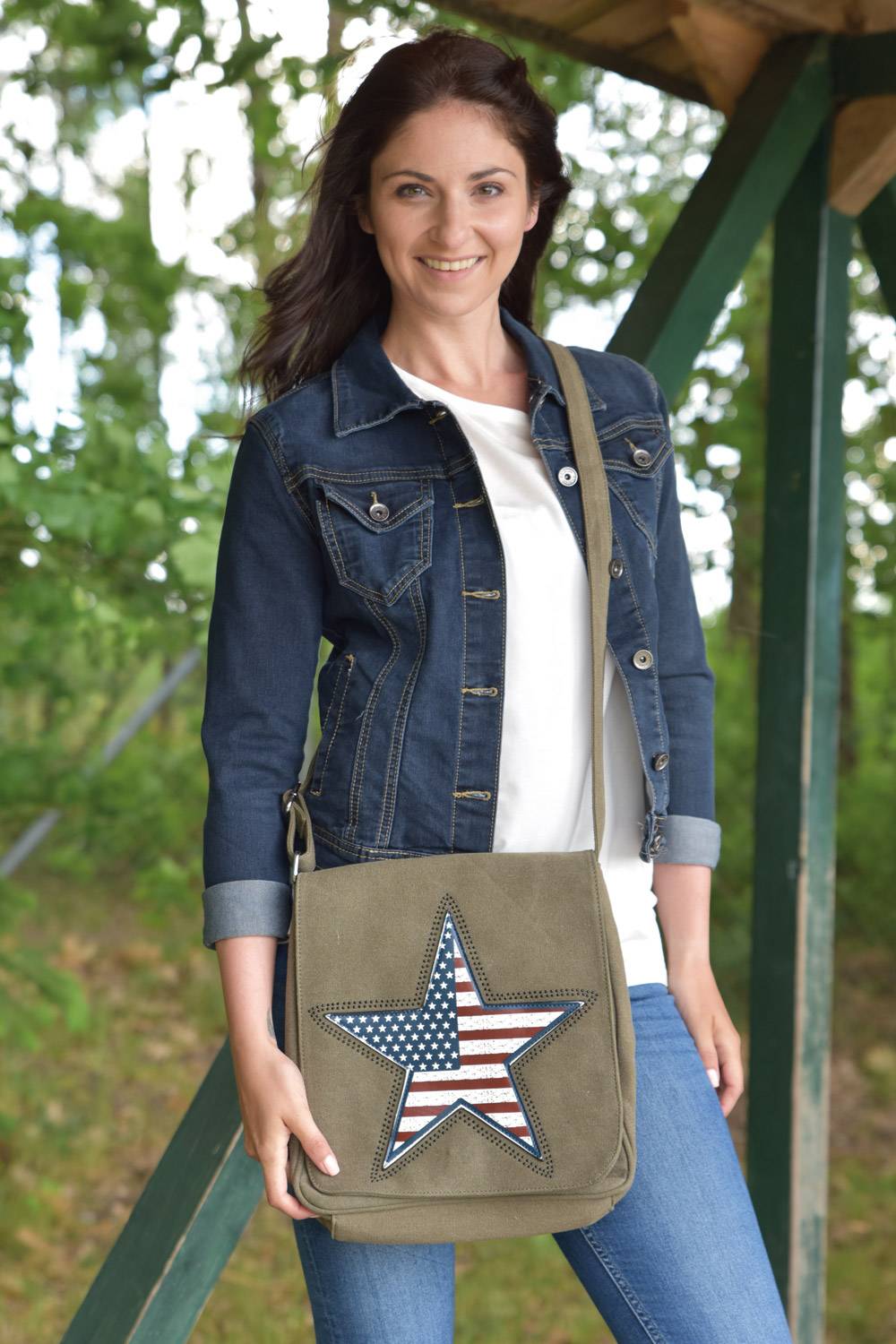 Stylebreaker Umhängetasche mit USA Stern Applikation im Angebot